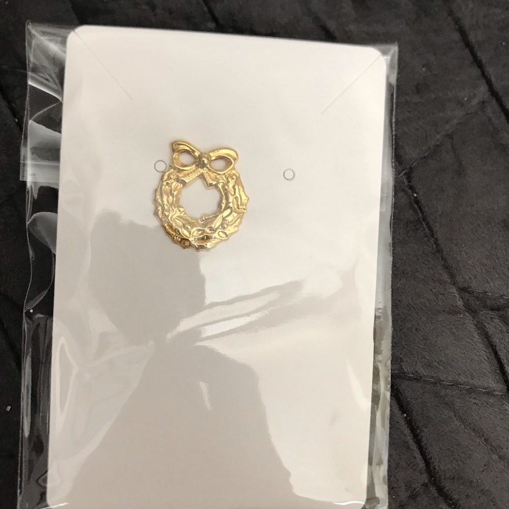 Wreath Pin - Picture 4 of 5